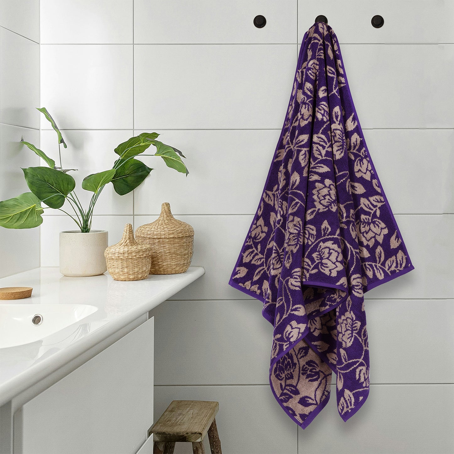 Yarn Dyed Golden Flower Border Print Jaquard Petunia Bath Towel 600 GSM Pack of 2 Bath Towels