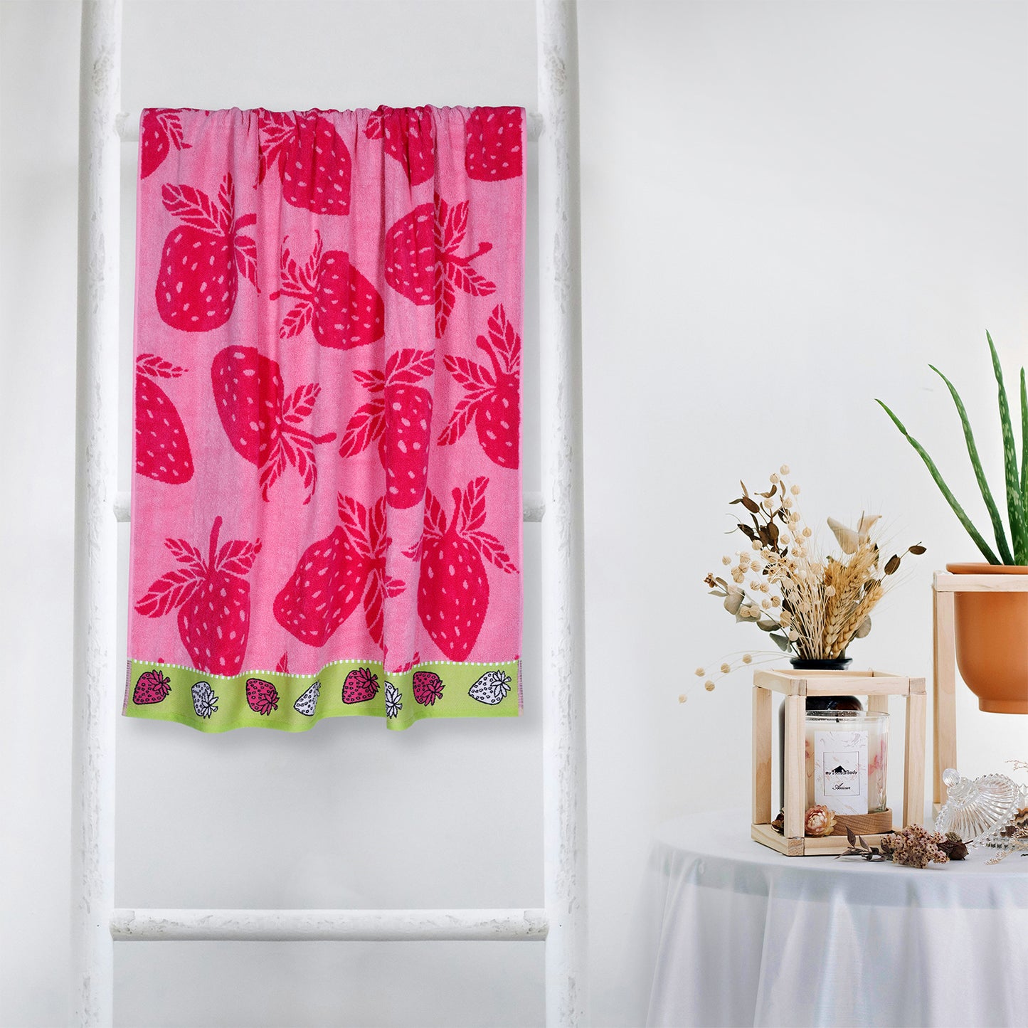 Straberry Pattern Fruit Bath Sheet 450 GSM Pack of 1 Bath Sheet