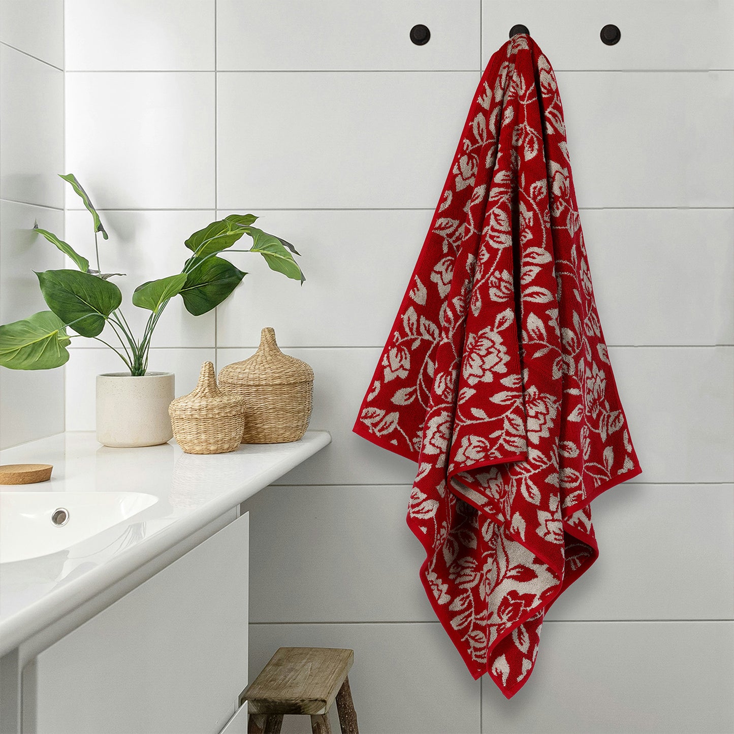Yarn Dyed Golden Flower Border Print Jaquard Ssage Bath Towel 600 GSM Pack of 2 Bath Towels