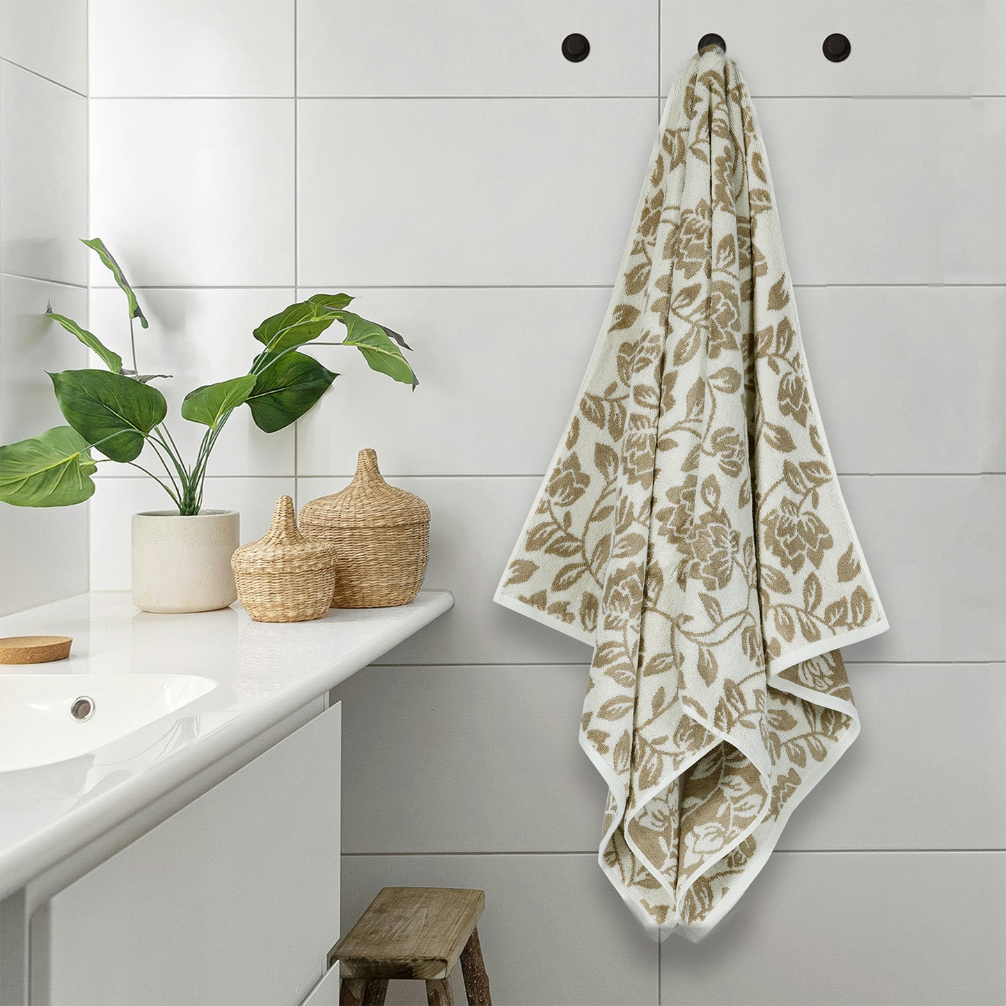 Yarn Dyed Golden Flower Border Print Jaquard Erget Bath Towel 600 GSM Pack of 2 Bath Towels