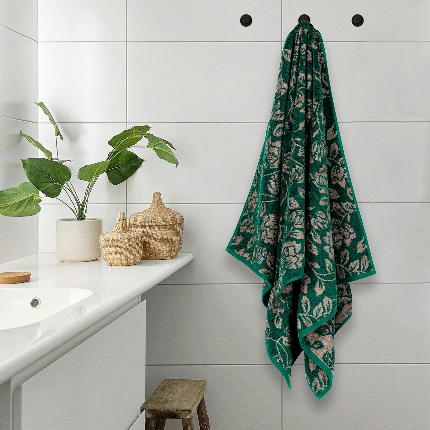 Yarn Dyed Golden Flower Border Print Jaquard Emerlad Green Bath Towel 600 GSM Pack of 2 Bath Towels